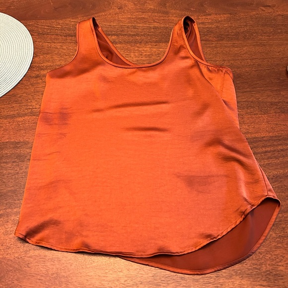 🍂🎇Banana Republic Bronze Marsala Satin Top - Picture 2 of 2
